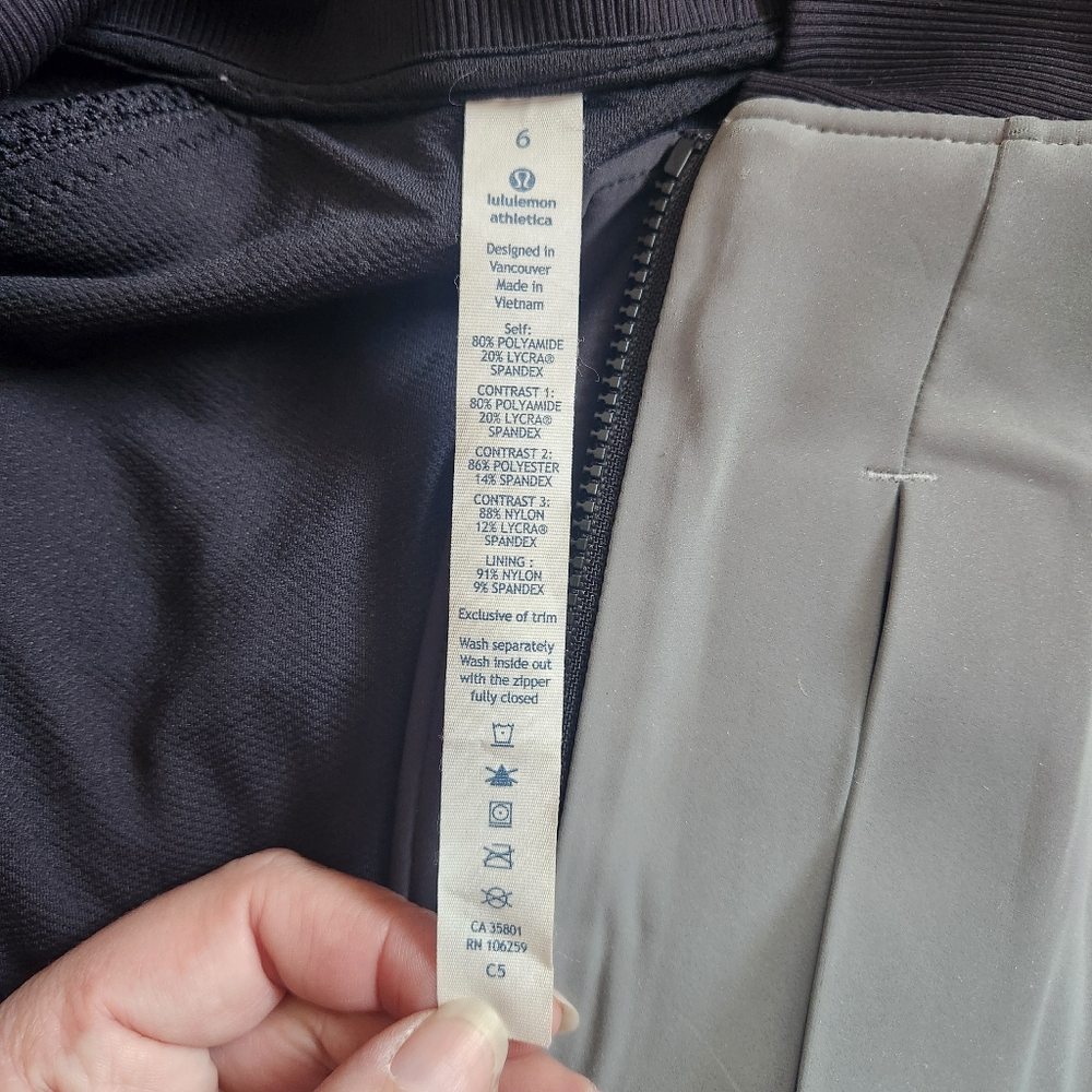 Lululemon Bright Reflective Silver Black Bomber Jacket Zip Size 6 EUC - Picture 9 of 10